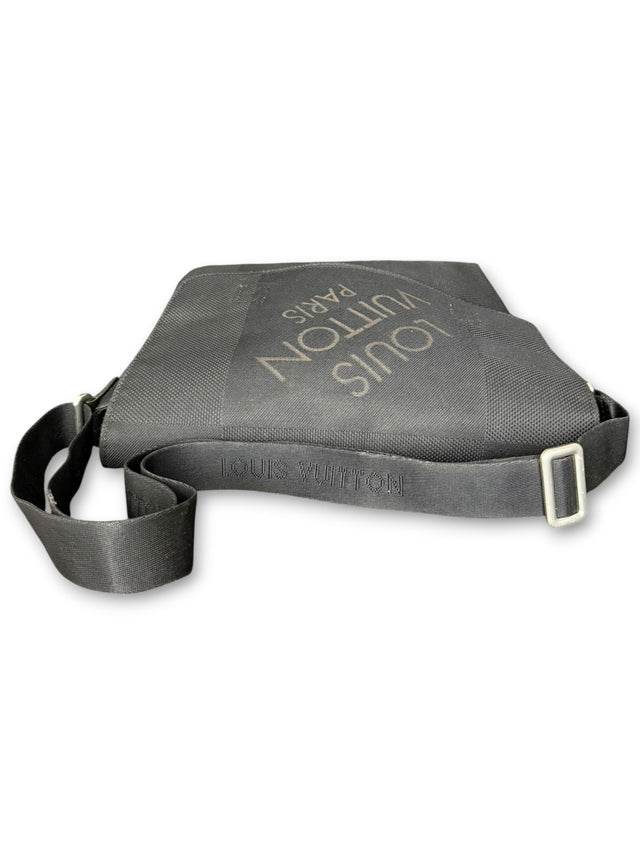 Louis Vuitton Geant Messenger Crossbody Umhängetasche
