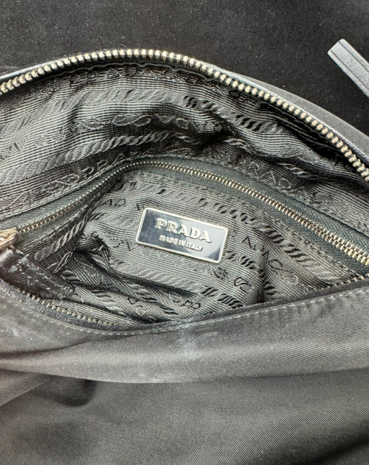 Prada Re-Nylon Edition Baguette Handtasche Schwarz