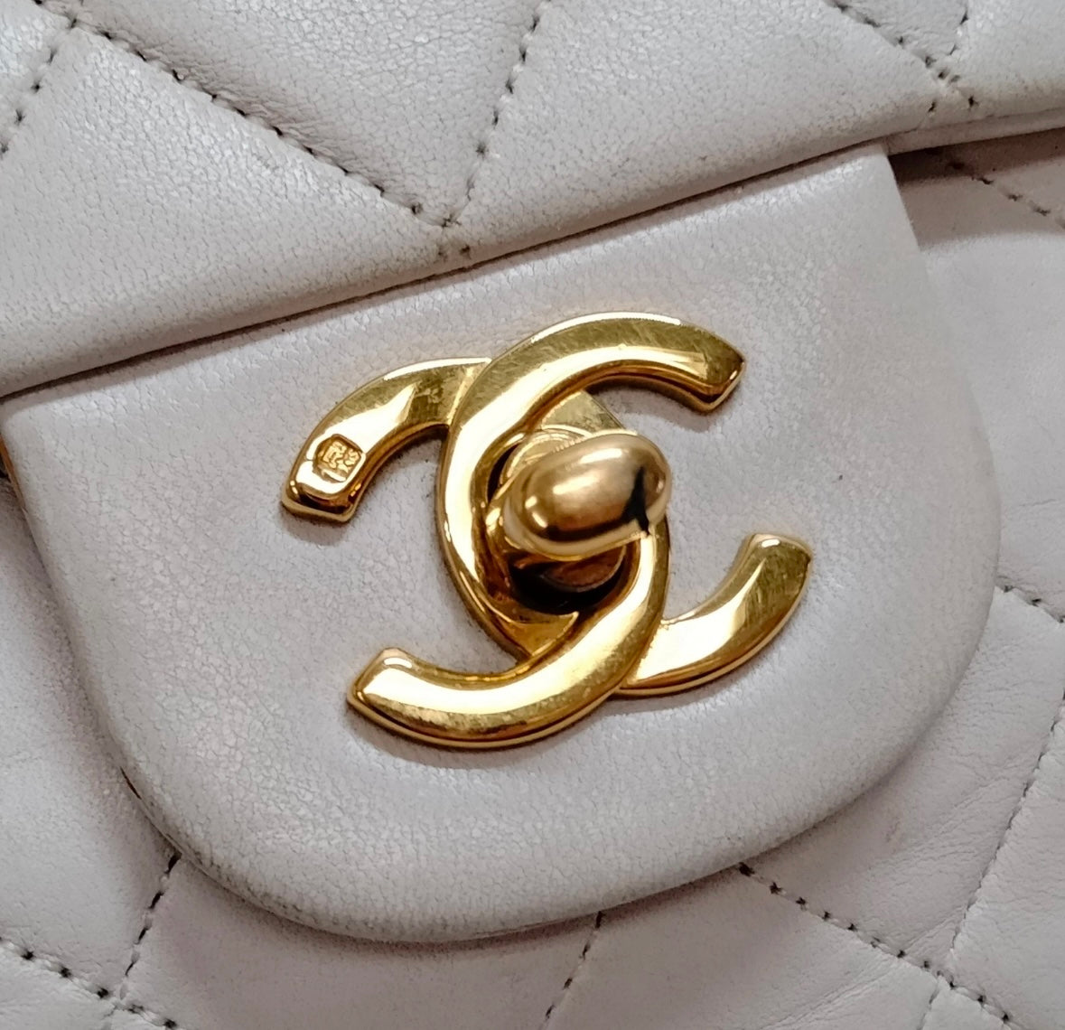 Chanel Lambskin Classic Double Flap Bag Medium Handtasche