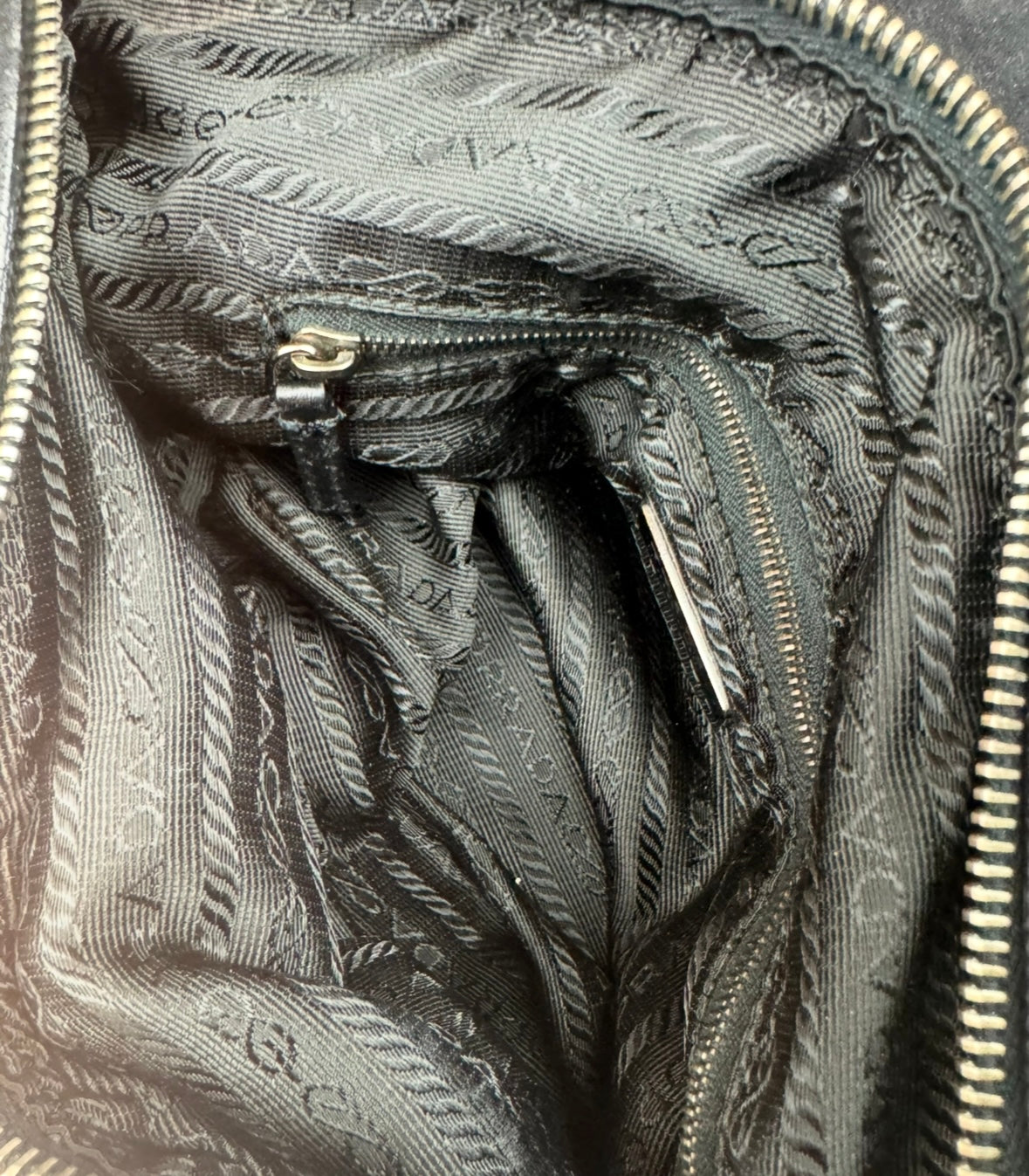 Prada Re-Nylon Edition Baguette Handtasche Schwarz